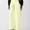 Dopasowane spodnie z Gore-Texu Jacquemus + Nike Dopasowane spodnie z Gore-Texu – współpraca Jacquemus + Nike