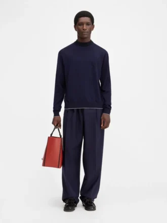Dzianinowy sweter z monogramem