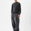 Haftowany sweter Haftowany sweter z dzianiny