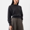 Haftowany sweter Haftowany sweter z dzianiny