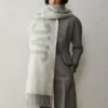Szalik Jacquemus Szalik z frędzlami i logo Szalik Jacquemus Szalik z frędzlami i logo