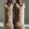 Wysokie buty z sztucznego futra Jacquemus Yeti Moon Boot – we współpracy z Moon Boot