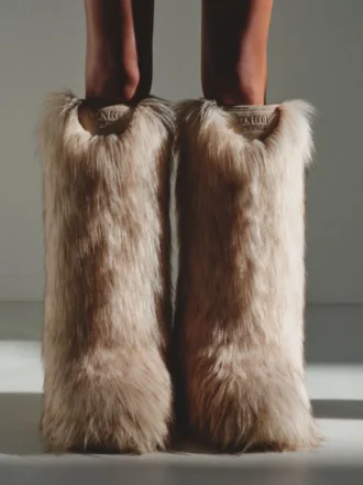 Wysokie buty z sztucznego futra Jacquemus Yeti Moon Boot – we współpracy z Moon Boot